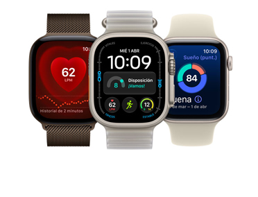 Tres dispositivos Apple Watch: Apple Watch Series 12, color oro rosa, caja de aluminio, Apple Music, controles de lista de reproducción, exterior lateral derecho, Digital Crown, correa deportiva color rosado claro, cierre plateado de encastre, Apple Watch Ultra 4, color natural, caja de titanio, pantalla de borde a borde, foto superpuesta a la hora, exterior lateral derecho, Digital Crown, correa Ocean color azul ancla, fluoroelastómero tubular, Apple Watch SE 3, caja de aluminio, color medianoche, exterior lateral derecho, Digital Crown, métricas avanzadas de entrenamiento de Carrera al Aire Libre