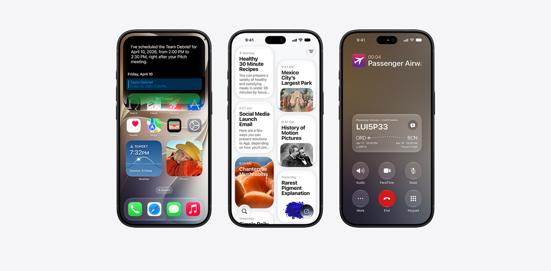 Pohled zblízka na čtyři modely iPhonu 18 Pro zepředu, na každém je zobrazená jiná funkce iOS. Zleva doprava, iPhone 18 Pro, na displeji je vidět týmová porada naplánovaná od Siri AI; iPhone 18 Pro, na displeji je vidět aplikace Siri a mřížka se staršími konverzacemi na témata jako „zdravé recepty do 30 minut“, „největší park v Mexiku“ s doprovodným obrázkem a „e-mail na sociální sítě ke spuštění kampaně“; iPhone 18 Pro, na displeji je vidět probíhající hovor s leteckou společností a karta funkce Kontext hovoru, která zobrazuje relevantní informace, jako je potvrzovací kód, trasa na letiště a čas odletu s poznámkou „nalezeno v Mailu“; iPhone 18 Pro, na displeji je vidět konverzace se Siri AI ohledně barvy ubrusu.