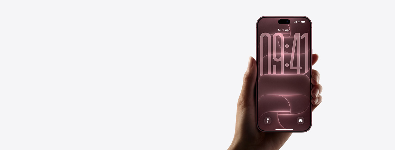 iPhone 17 in Lavendel, Vorderseite mit teilweise angezeigtem Homescreen, Seitenansicht zeigt Actiontaste und Lautstärketasten. Rückseite mit Dual Fusion Kamera-System oben links, Taste zur Kamerasteuerung