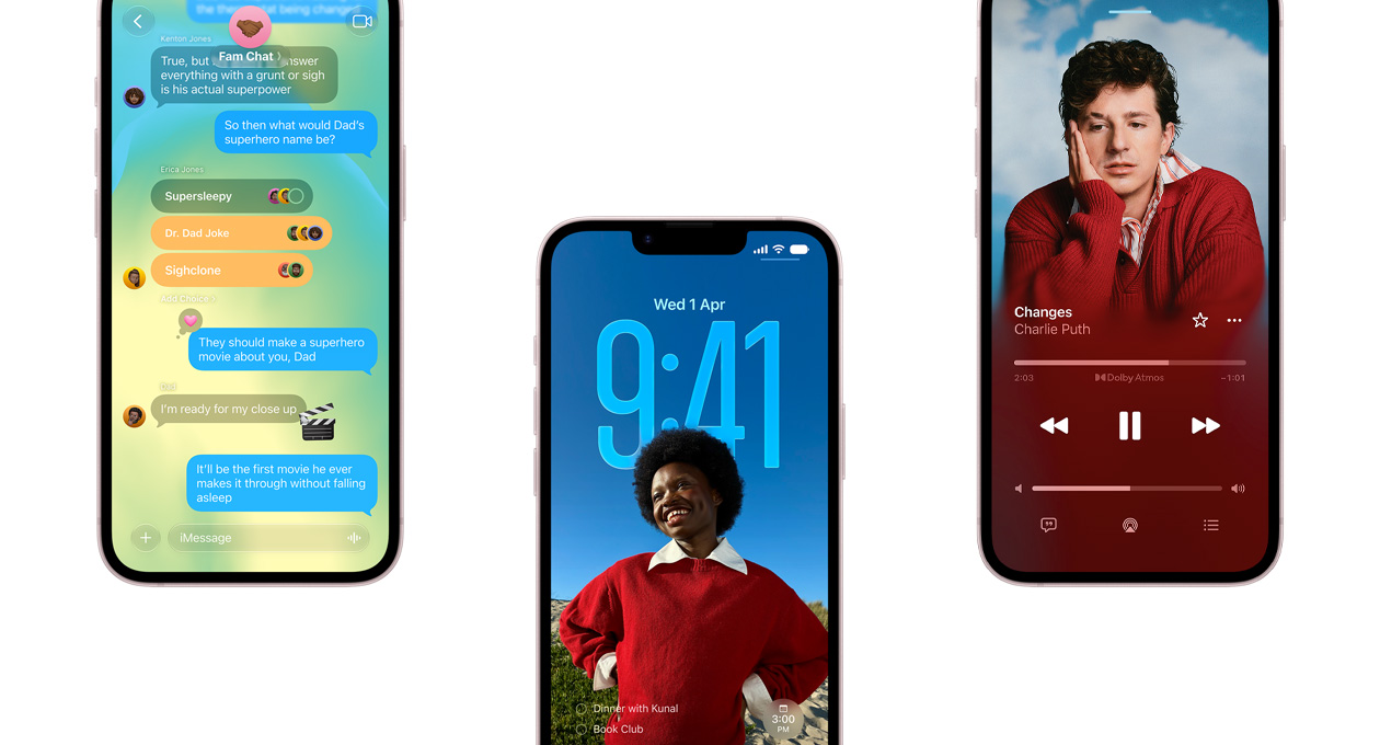 Trzy urządzenia iPhone 17e, widać na nich aplikację Wiadomości z efektem Liquid Glass, dynamiczny ekran blokady i funkcję zrzutu ekranu z użyciem wydarzenia w Kalendarzu
