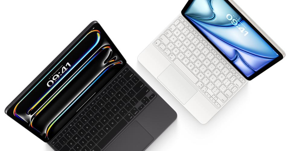 มุมมองจากบนลงล่างของ iPad Pro ที่ติดเข้ากับ Magic Keyboard สีดำสำหรับ iPad Pro และ iPad Air ที่ติดเข้ากับ Magic Keyboard สีขาว