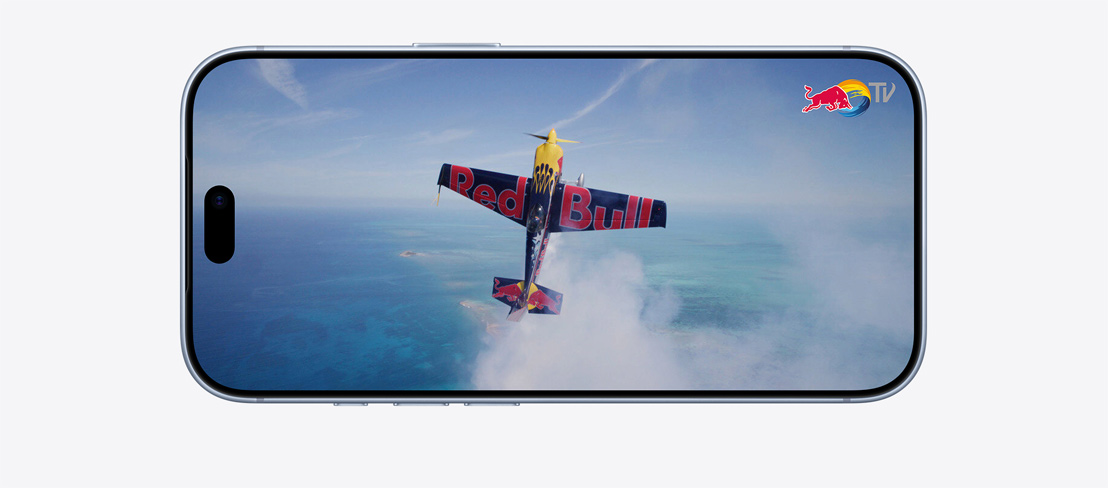 iPhone 18 Pro, yatay pozisyonda önden dış görünüm, ekranda Apple TV dizisi “Pluribus” oynuyor