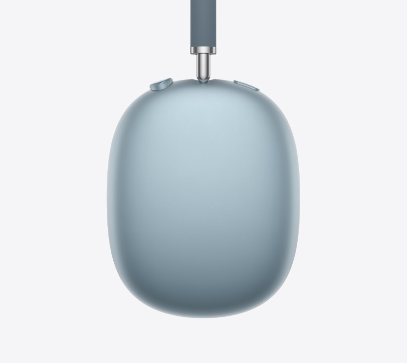 سماعات الرأس AirPods Max 2، الجهة الخارجية الجانبية، لون أزرق، تفاصيل الذراع القابلة للتعديل، بطانة الأذنين، التاج الرقمي وزر التحكم في الضوضاء