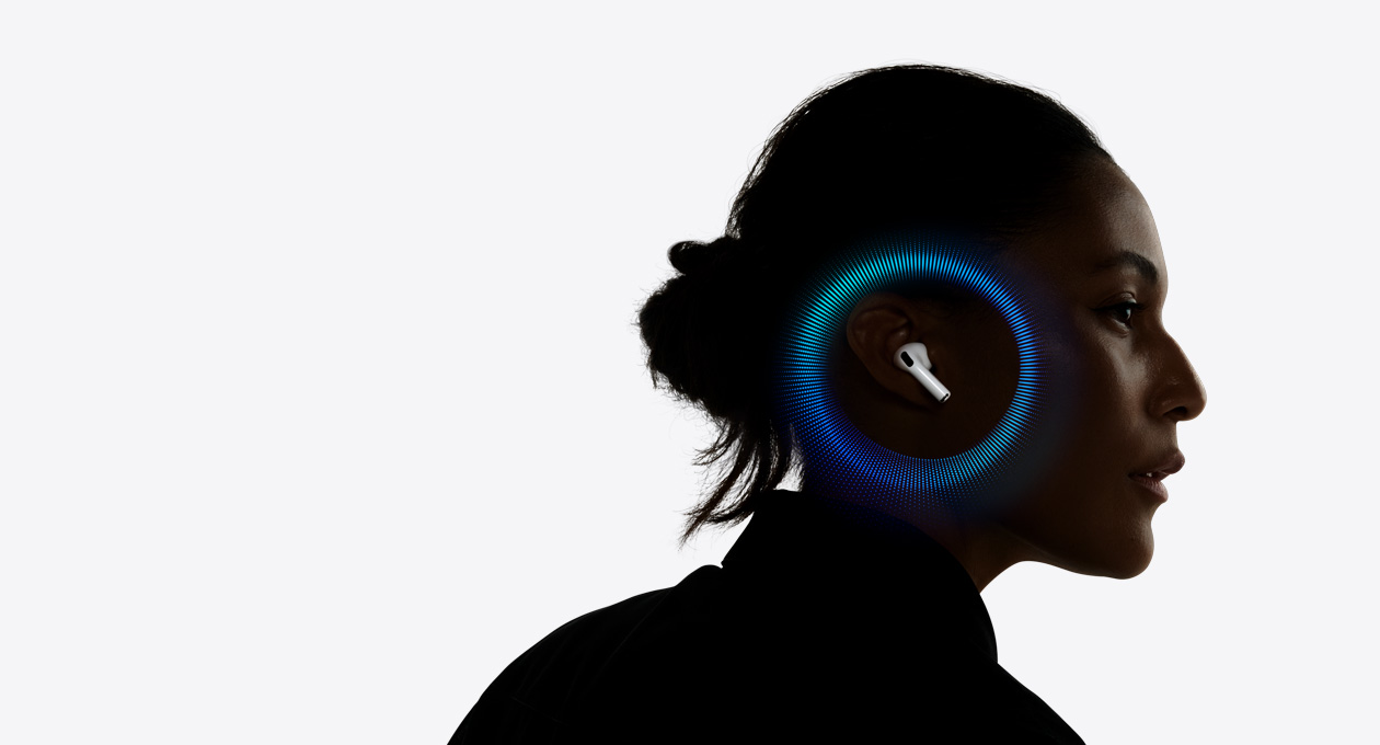 Osoba s nasadenými slúchadlami AirPods Pro 3 a pulzujúcimi vlnami okolo ucha