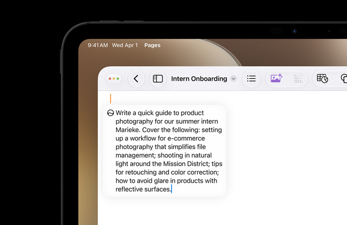 Sudut kiri atas iPad, layar menampilkan dokumen Pages yang terbuka, perintah Tulis dengan Siri untuk menyusun draf teks