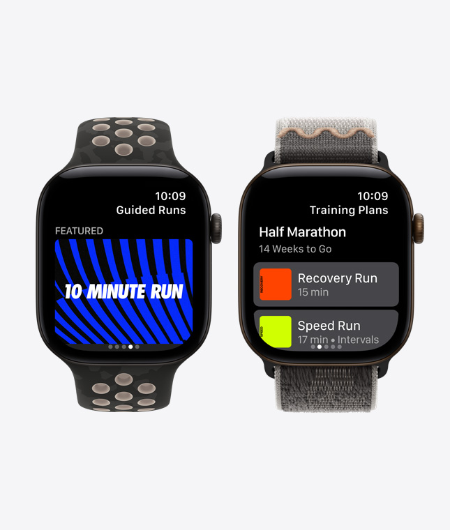Plusieurs Apple Watch Series 12, boîtiers en aluminium, noir, écrans : app Nike Run Club, fonctionnalités Runs guidés et Programmes d’entraînement, bracelets : Bracelet Sport Nike, noir after dark, Boucle Sport Nike, noir after dark