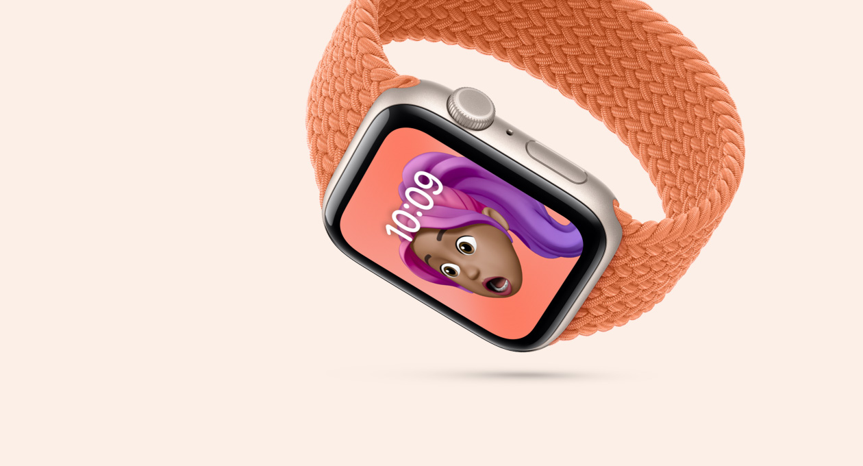 Apple&nbsp;Watch&nbsp;SE&nbsp;3 بإطار من الألومنيوم ولون ضوء النجوم، وشاشة بزجاج مقاوم للتشققات، وحزام Loop أحادي مَجدول بلون كركمي