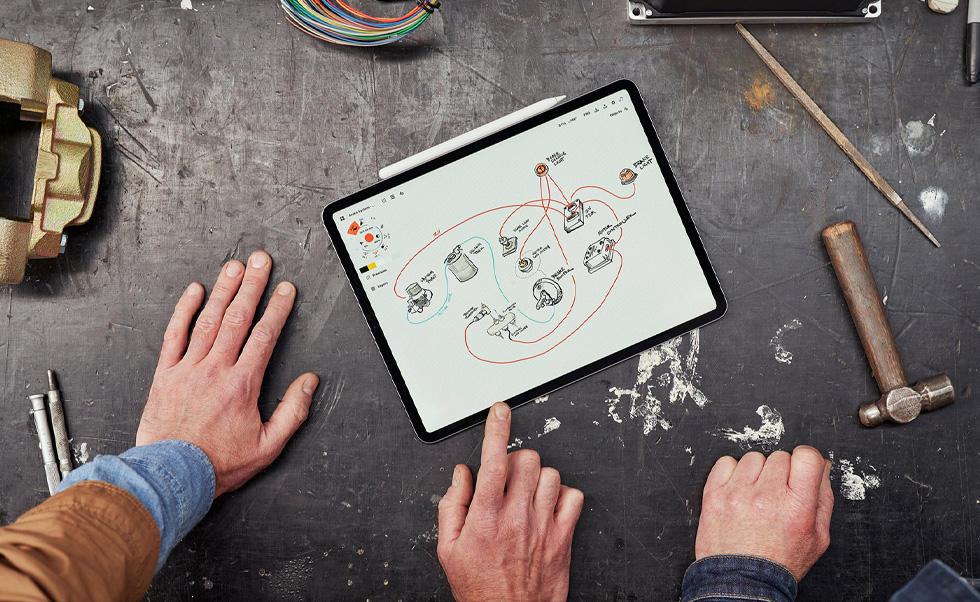 Teamet använder iPhone, iPad och Apple Pencil för att skanna fordon, skapa moodboards och utforma 3D-modeller.