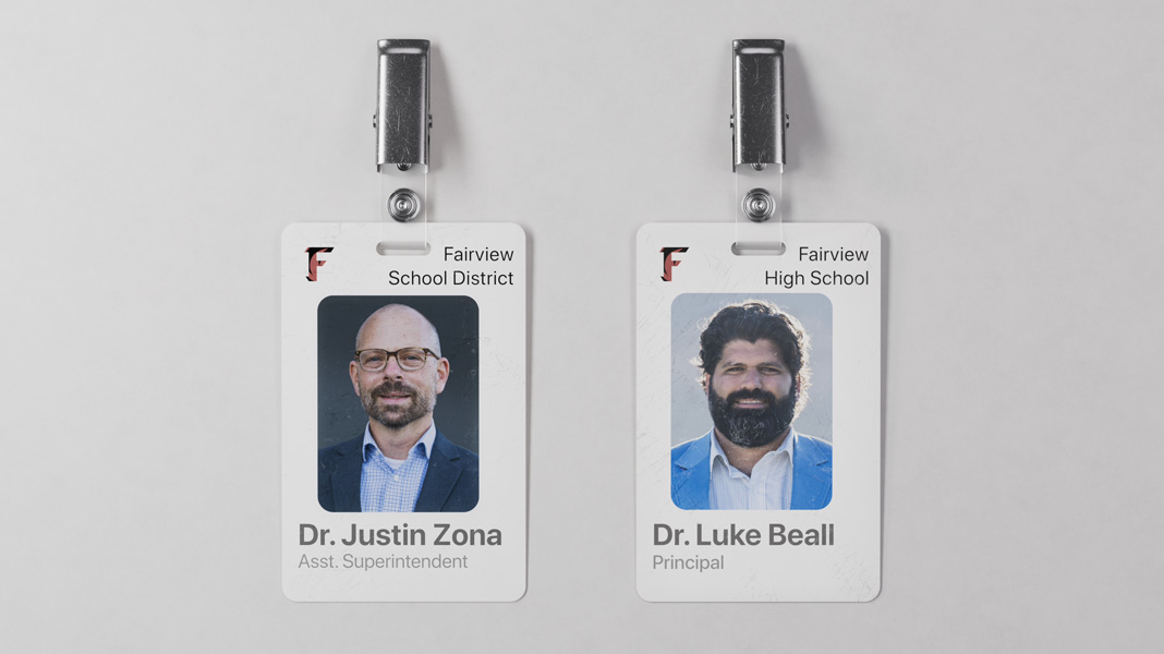 Dos credenciales de identificación de profesores del Fairview School District, a la izquierda, la del Dr. Justin Zona, y a la derecha, la del Dr. Luke Beall.