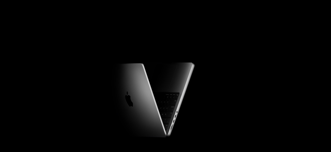 MacBook Pro 呈 V 字形擺放，呼應 M5 晶片家族