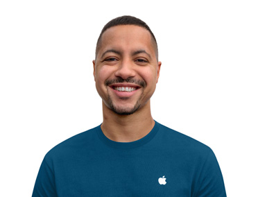 Especialista de Apple sonriendo y con una actitud amigable