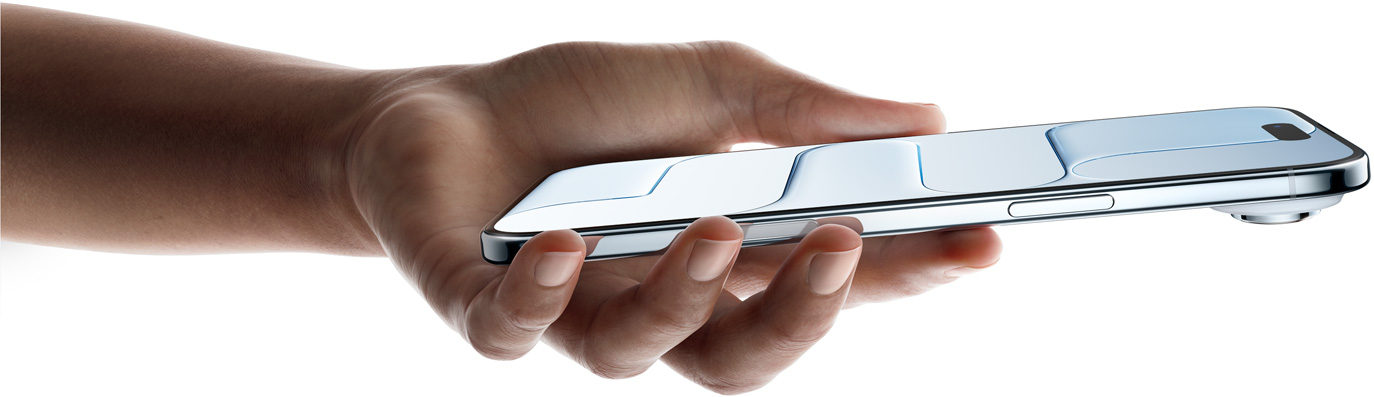 Una mano che tiene un iPhone Air celeste mostrato di fronte e di lato, profilo sottilissimo, Dynamic Island; tasti: tasto laterale, tasto del Controllo fotocamera
