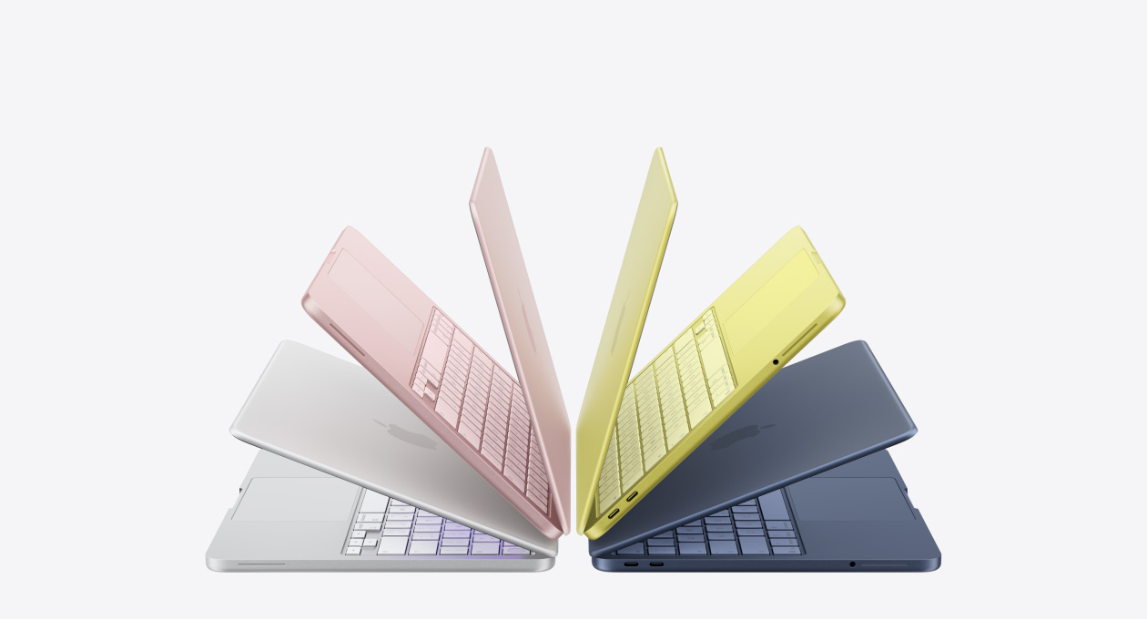 Plusieurs ordinateurs portables MacBook Neo couleur argent, rose poudré, jaune agrume et indigo, légèrement ouverts et disposés en demi-cercle