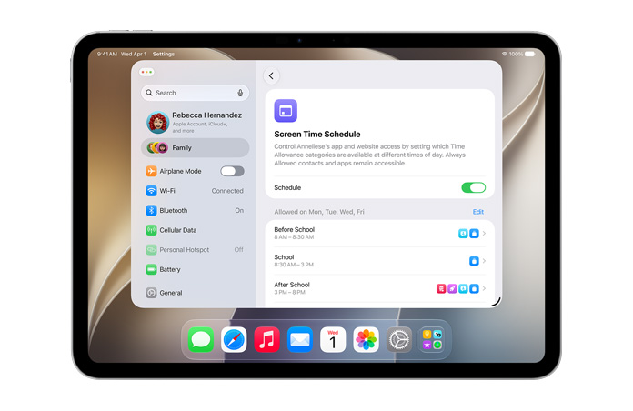 Layar MacBook Pro menampilkan opsi Alokasi Waktu dan Jadwal Durasi Layar di Pengaturan untuk mengatur kategori waktu dan media bagi anak mereka